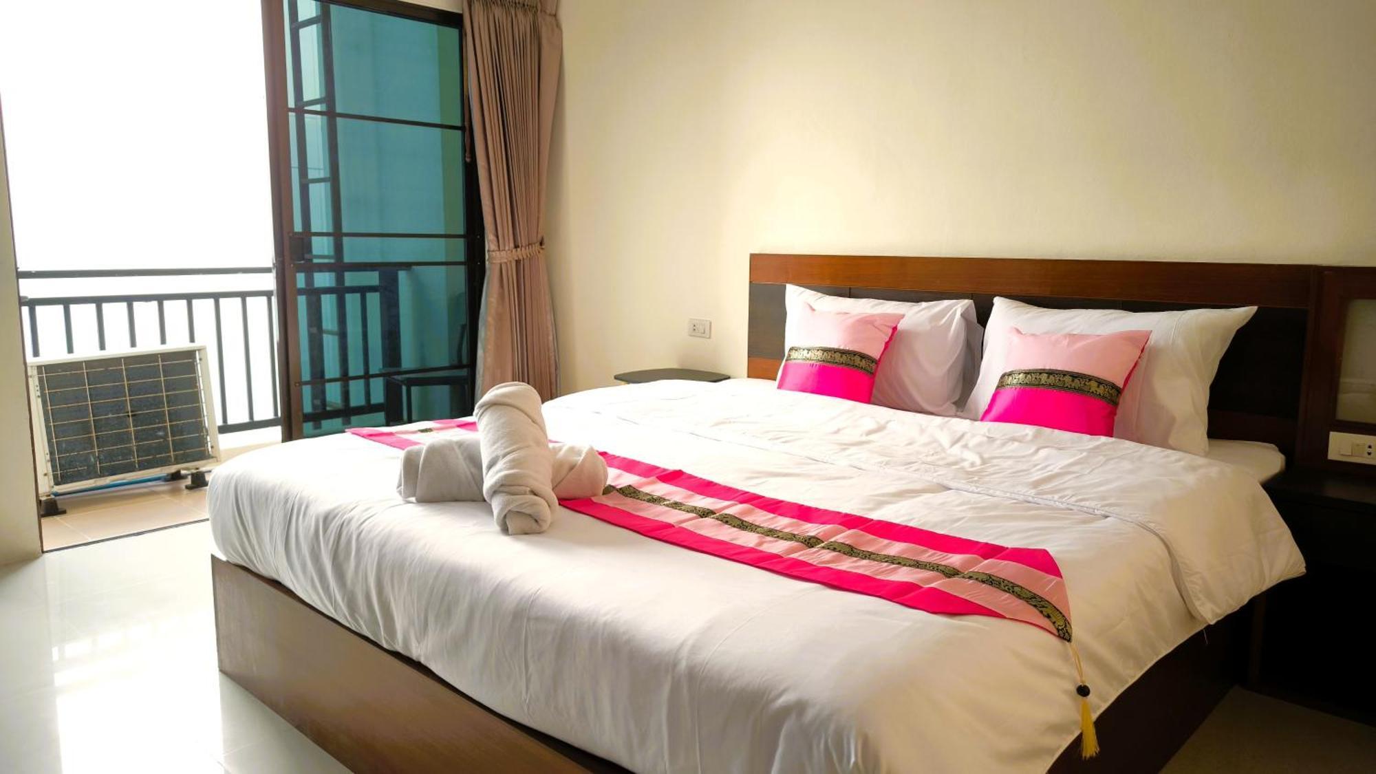 Lucky Buako Hotel Patong Екстериор снимка