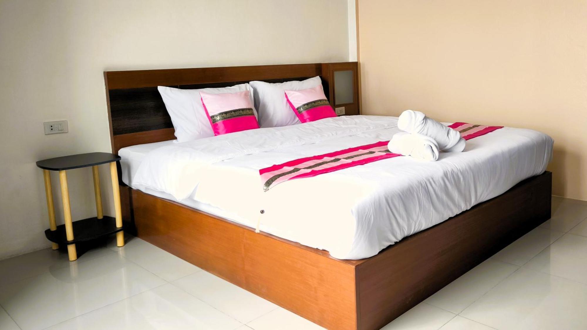 Lucky Buako Hotel Patong Екстериор снимка