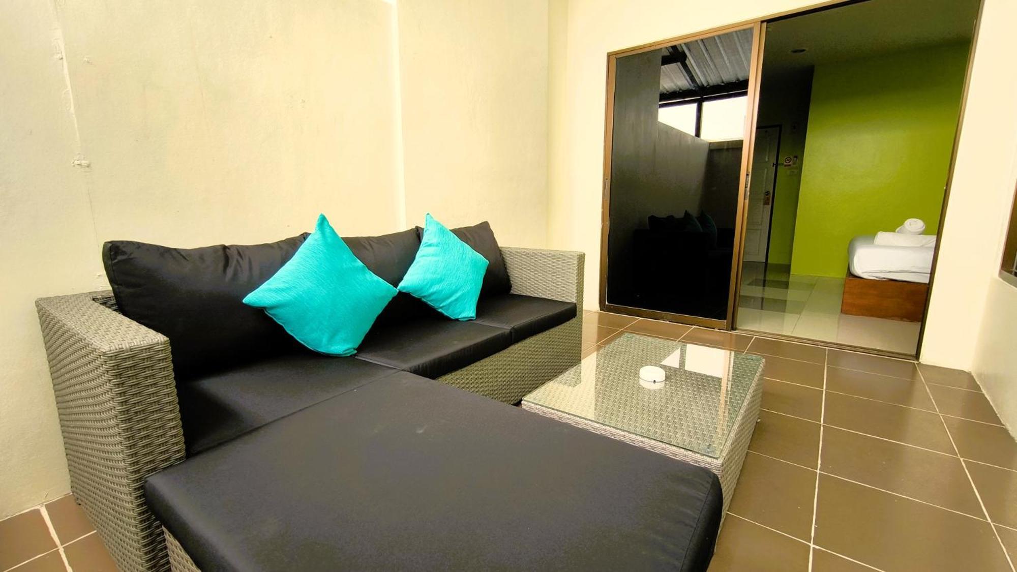 Lucky Buako Hotel Patong Екстериор снимка