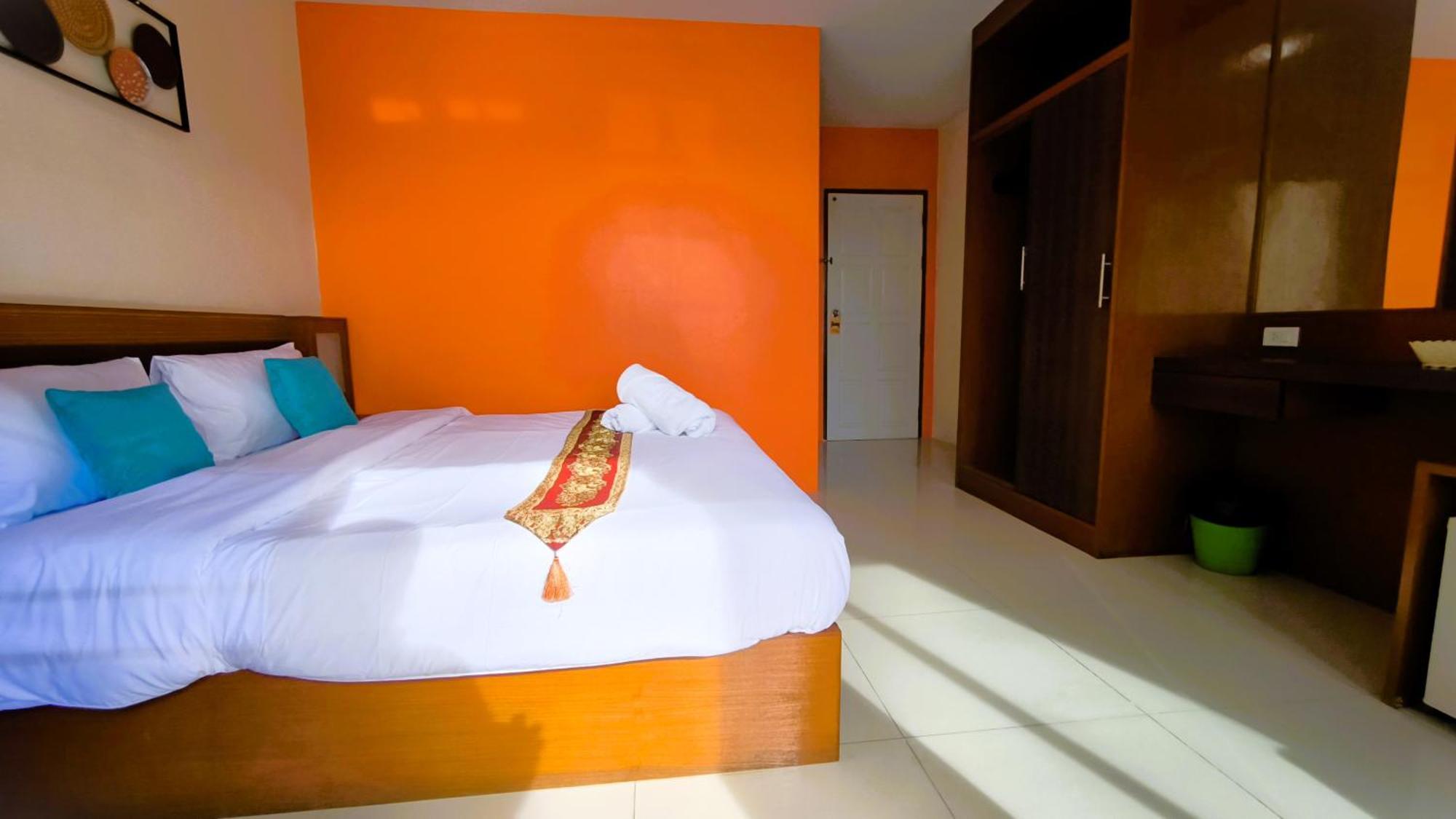 Lucky Buako Hotel Patong Екстериор снимка