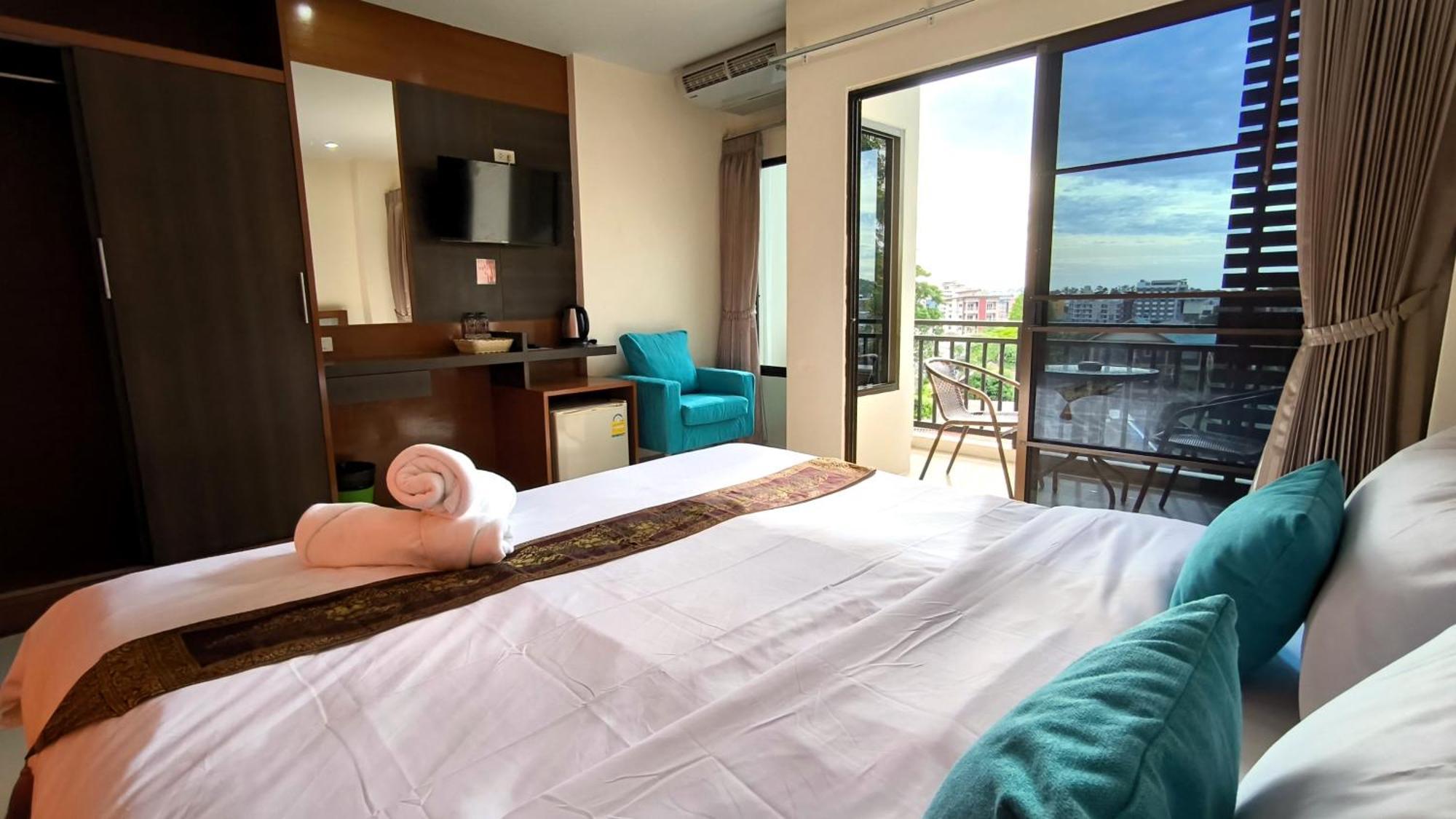 Lucky Buako Hotel Patong Екстериор снимка
