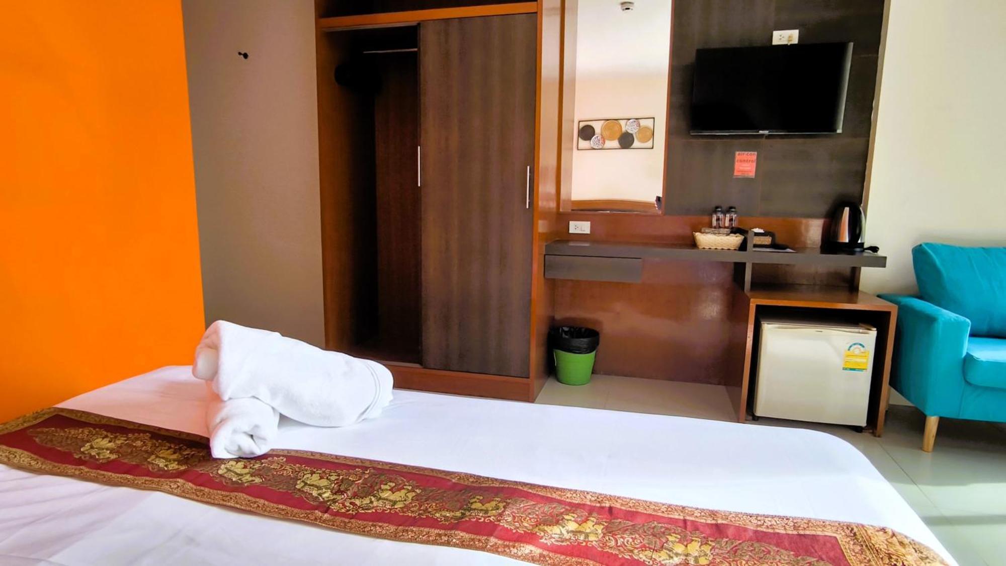 Lucky Buako Hotel Patong Екстериор снимка