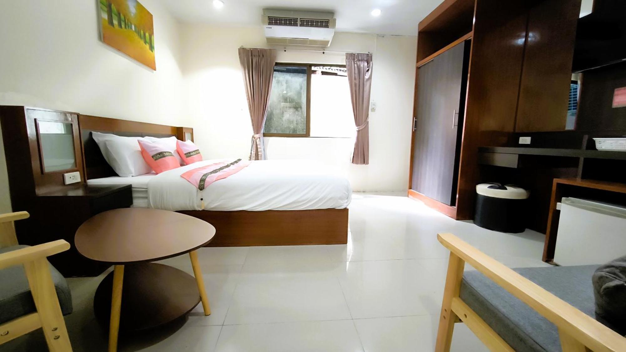 Lucky Buako Hotel Patong Екстериор снимка