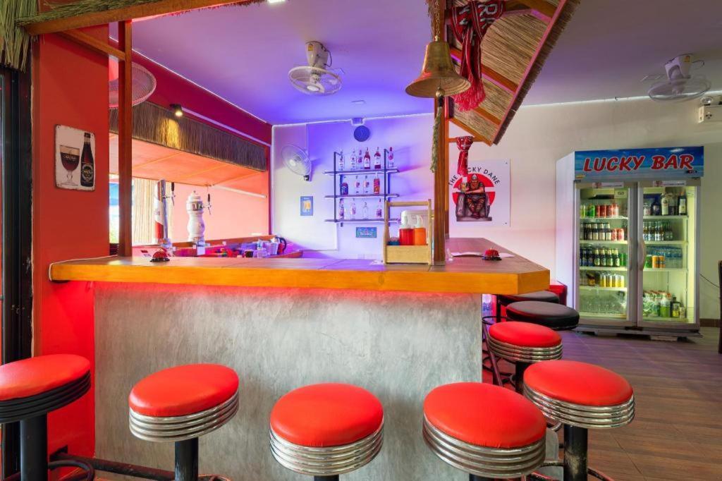 Lucky Buako Hotel Patong Екстериор снимка